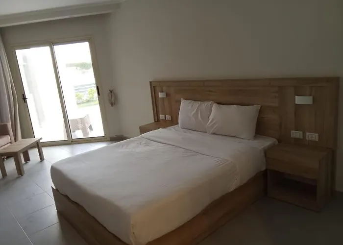 Paradise Hill 4*